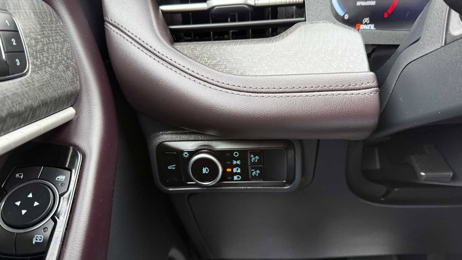 Used 2025 Ford Explorer Platinum w/ LUX Leather Package image 15