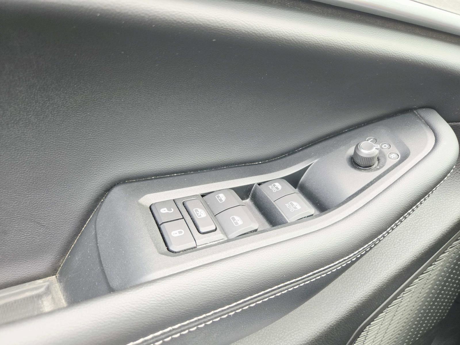 Used 2024 Jeep Grand Cherokee L Limited w/ Black Appearance Package image 39