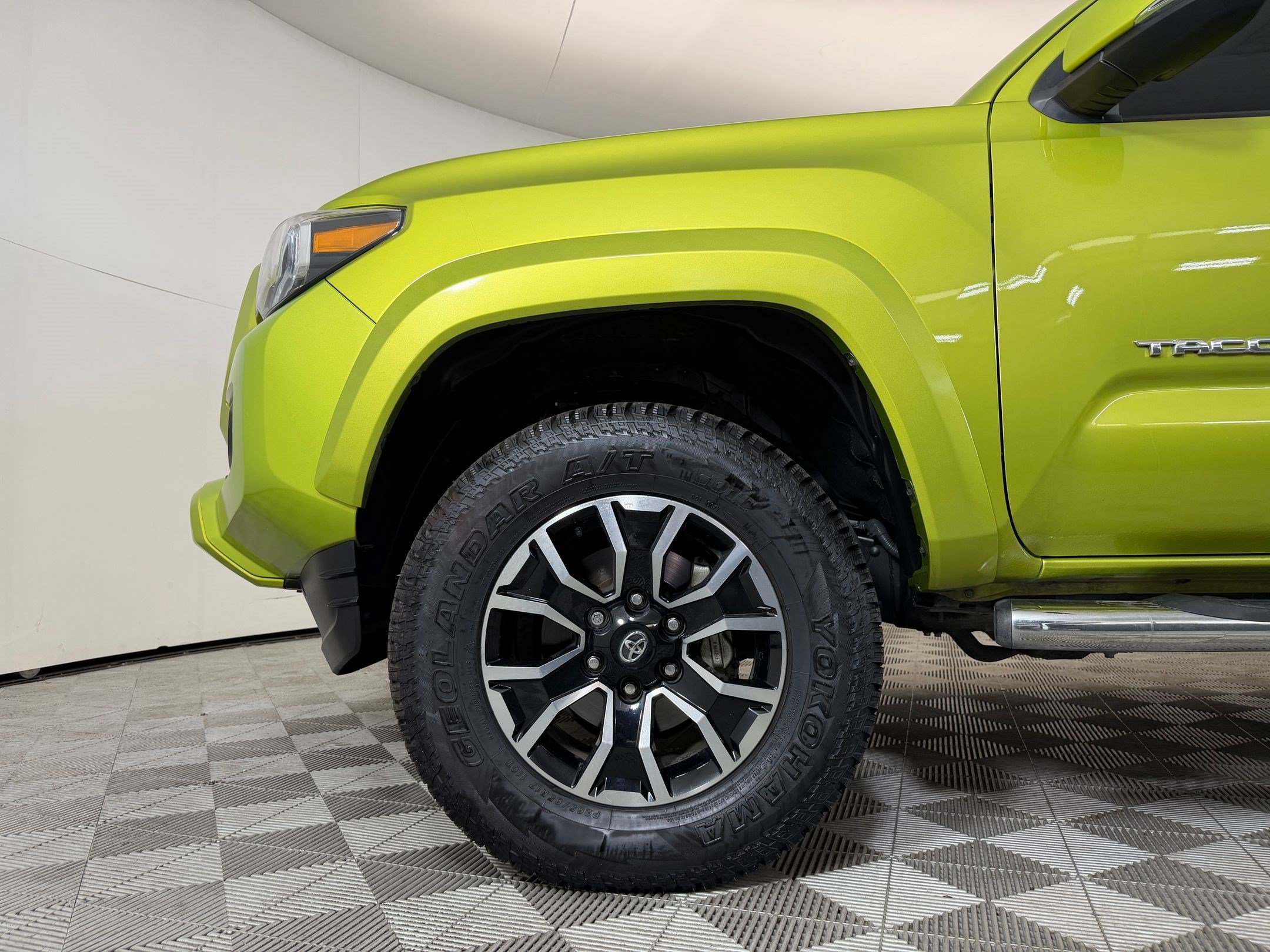 Used 2023 Toyota Tacoma TRD Sport w/ TRD Premium Sport Package AWD/4WD image 29
