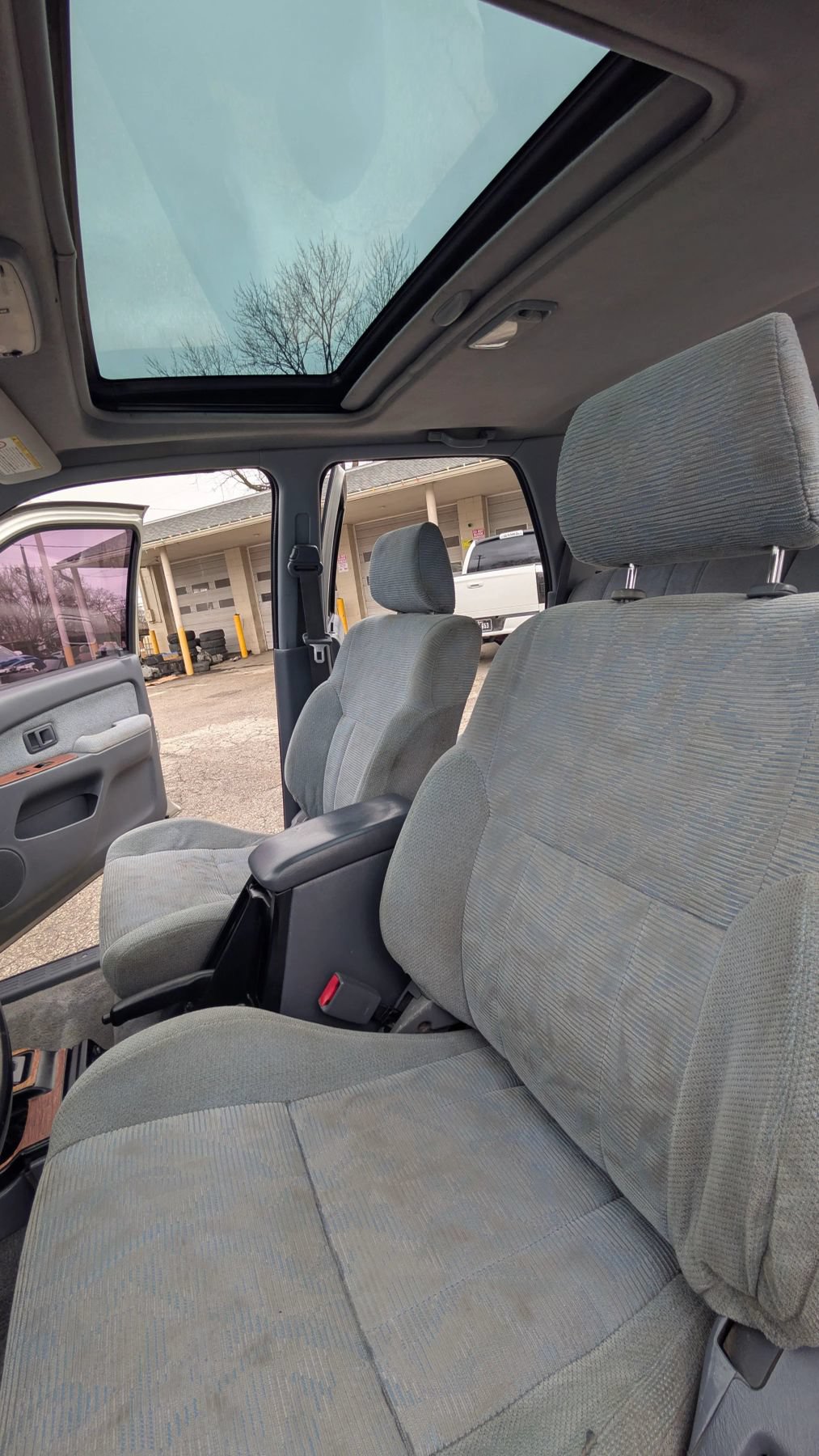 Used 2000 Toyota 4Runner SR5 AWD/4WD image 12
