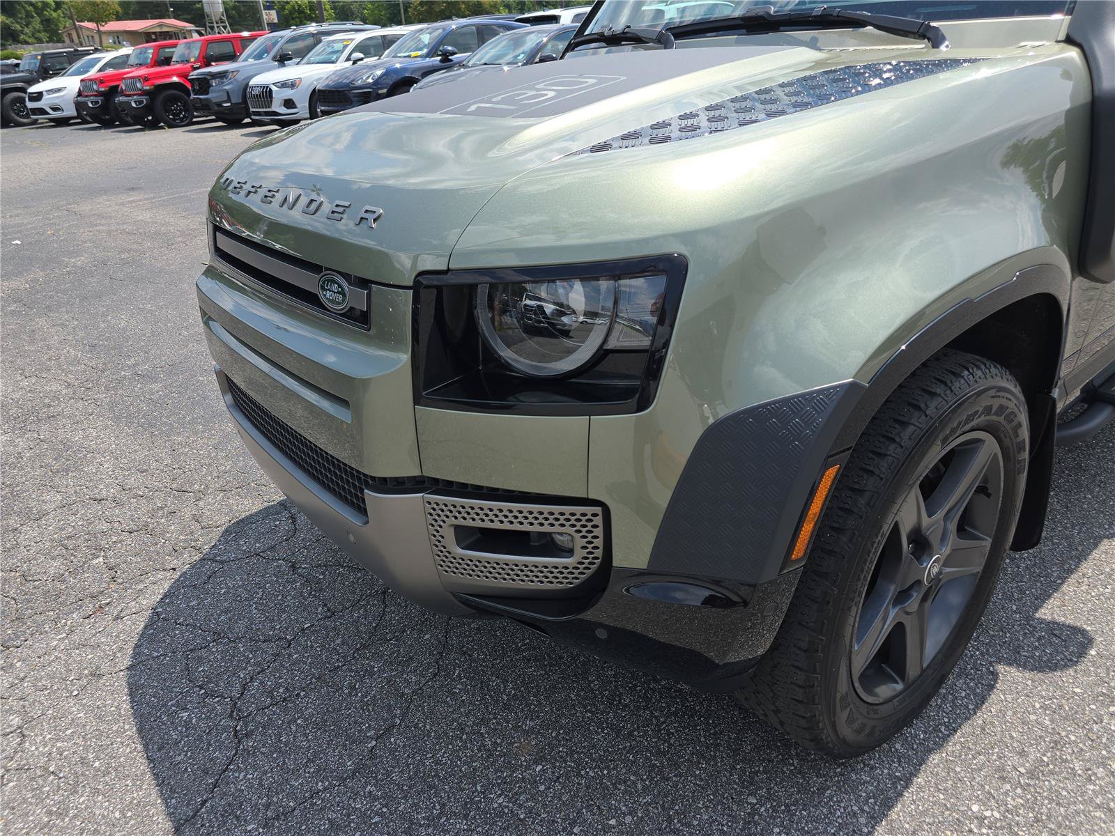 Used 2024 Land Rover Defender 130 X-Dynamic SE AWD/4WD image 9