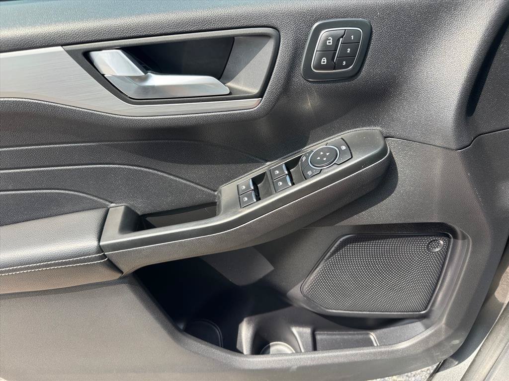 Used 2025 Ford Escape Platinum AWD/4WD image 24