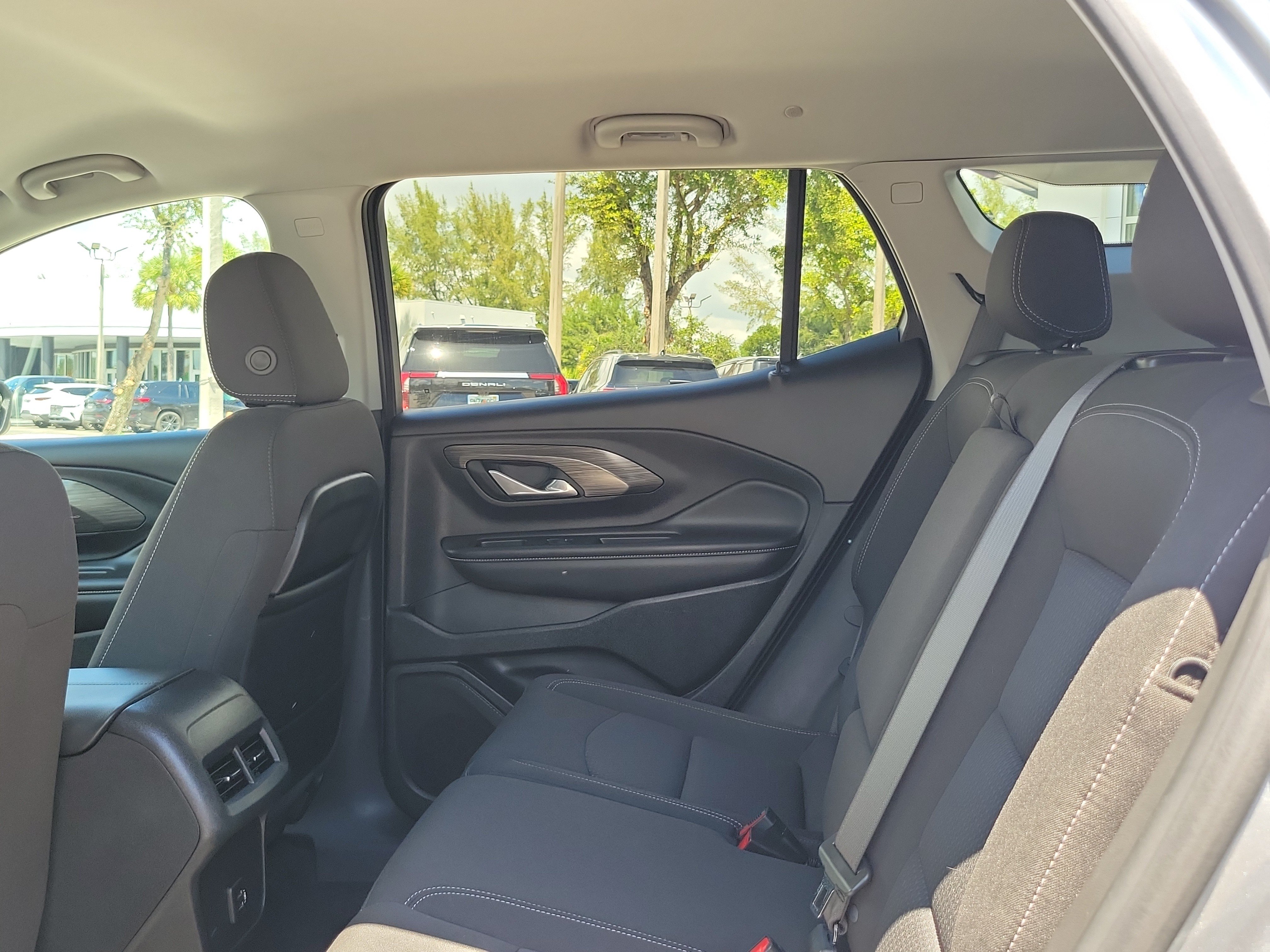 Used 2024 GMC Terrain SLE w/ Driver Convenience Package FWD image 13