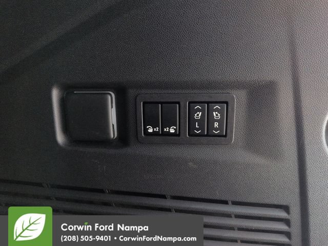 Used 2023 GMC Yukon Denali Ultimate AWD/4WD image 32