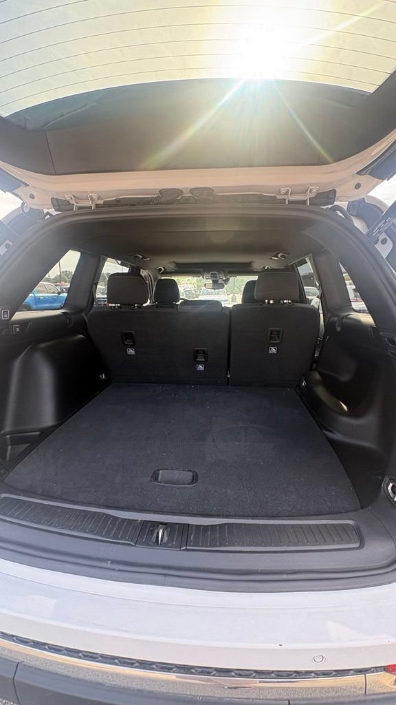 Used 2024 Jeep Grand Cherokee Laredo X w/ Luxury Tech Group I RWD image 12