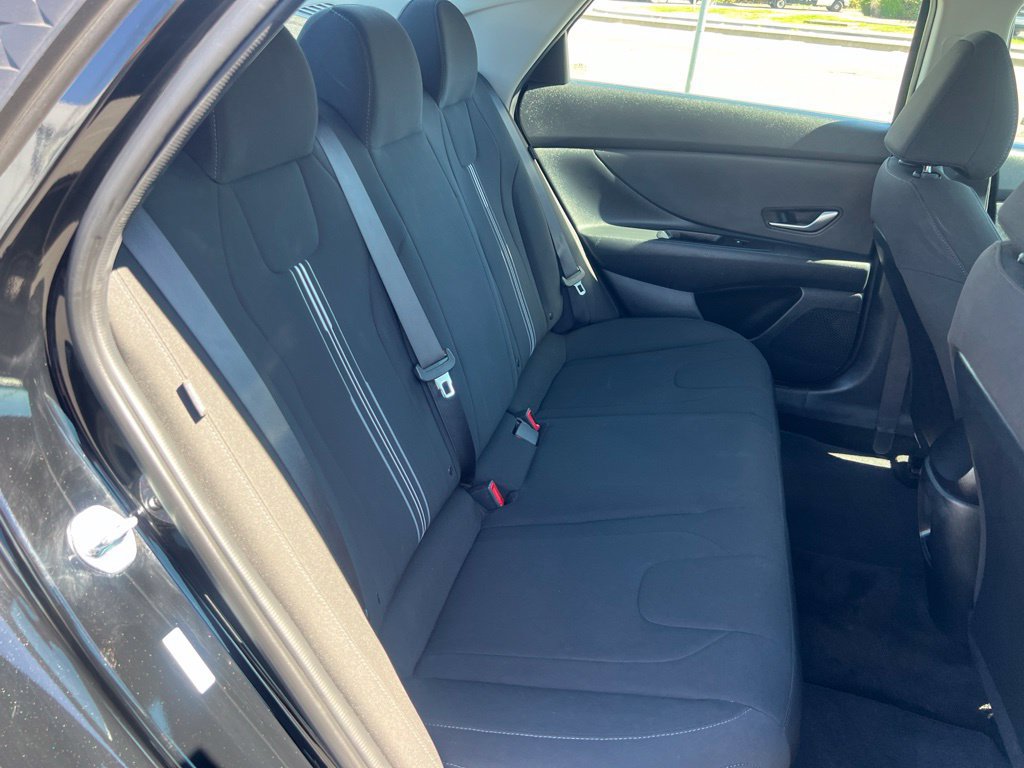 Used 2025 Hyundai Elantra Hybrid FWD image 32