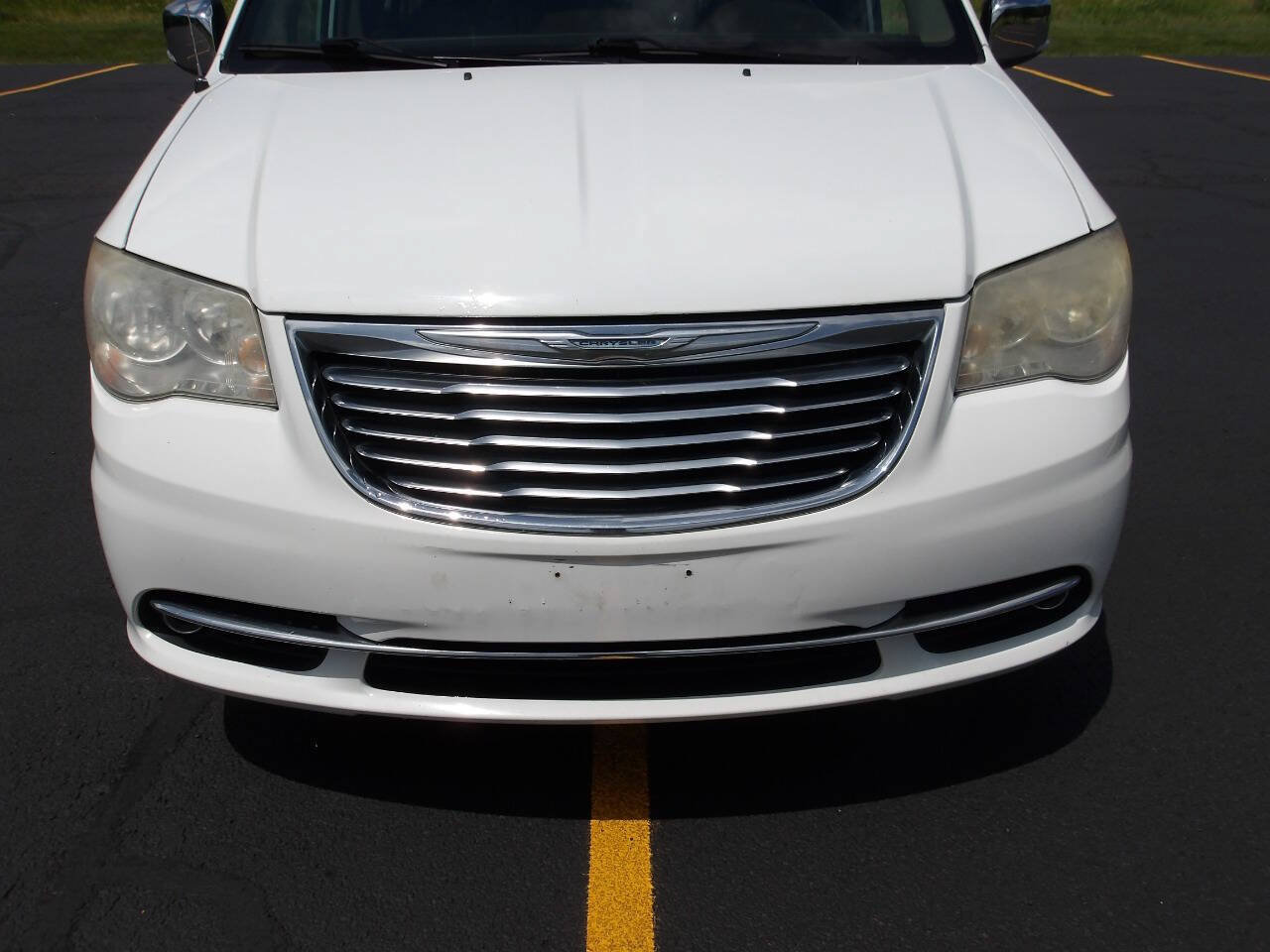 Used 2014 Chrysler Town & Country Touring-L w/ Trailer Tow Group FWD image 32