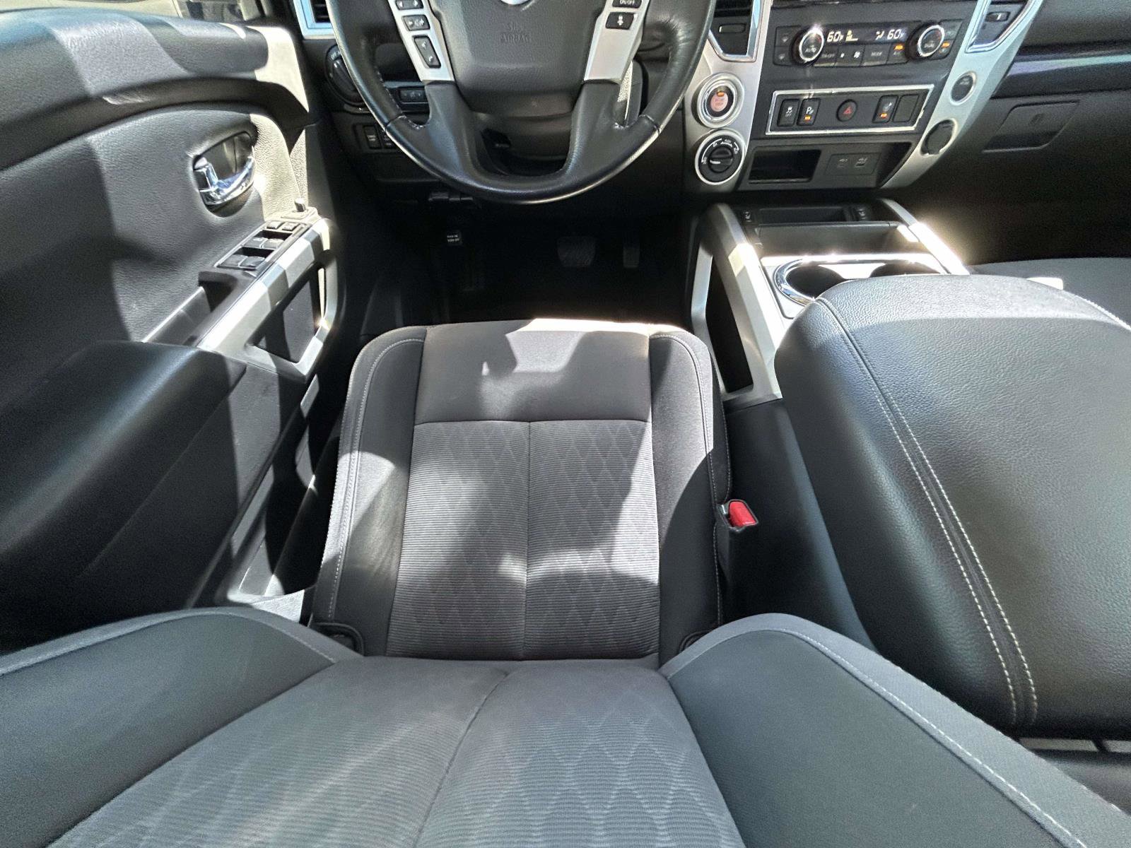 Used 2020 Nissan Titan SV w/ SV Convenience Package AWD/4WD image 13