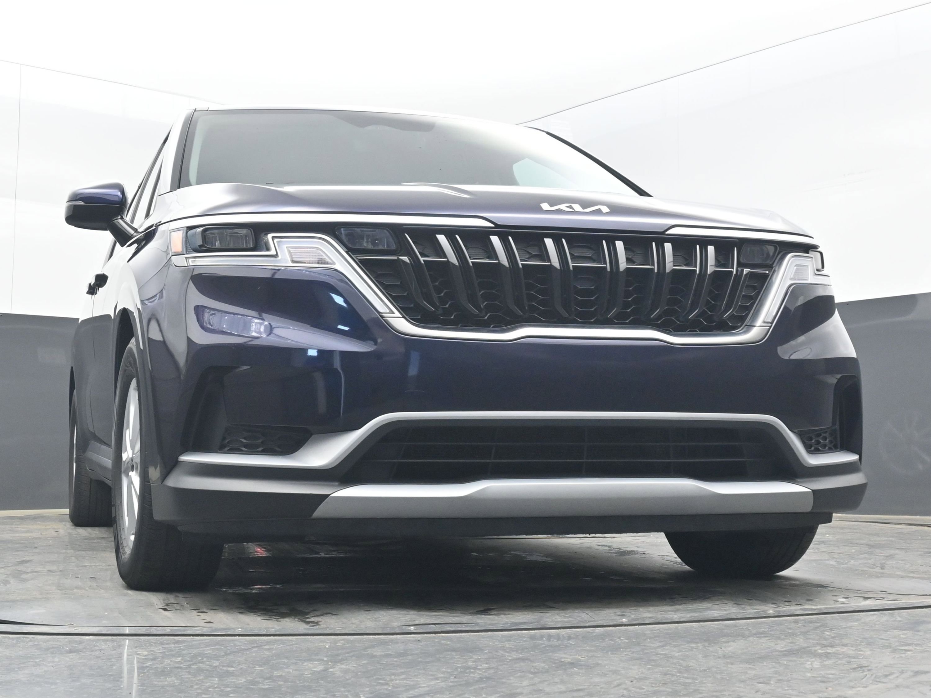 Used 2023 Kia Carnival LX image 22