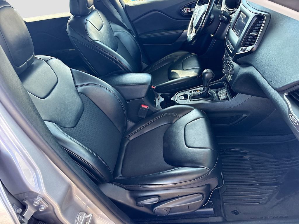 Used 2021 Jeep Cherokee Latitude Plus w/ Sun & Sound Group image 28