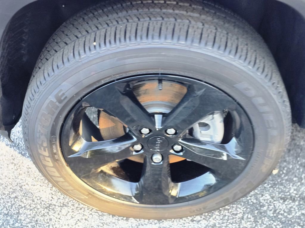 Used 2025 Jeep Grand Cherokee L Altitude image 9