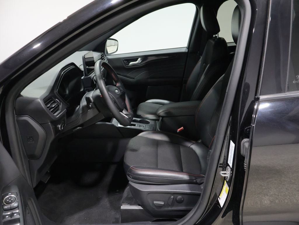 Used 2025 Ford Escape ST-Line image 8