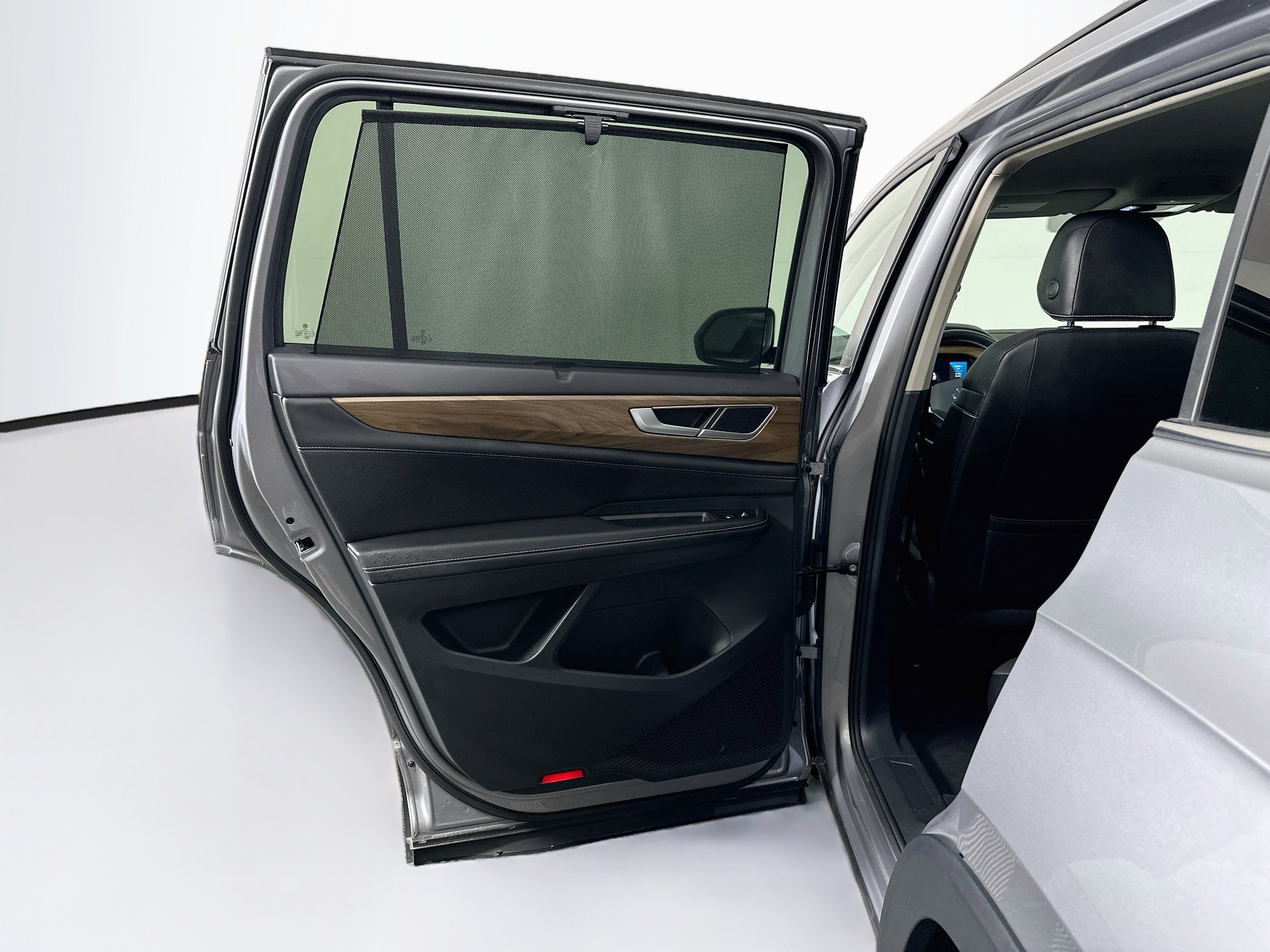 Used 2025 Volkswagen Atlas SE FWD image 25