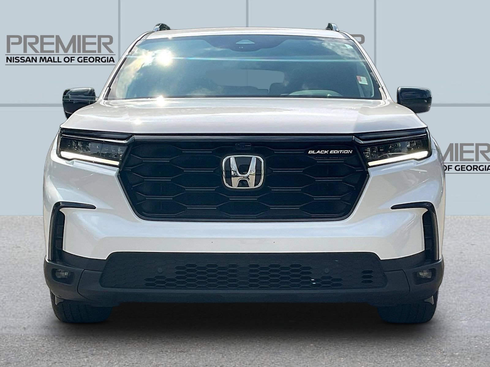 Used 2025 Honda Pilot Black Edition image 2