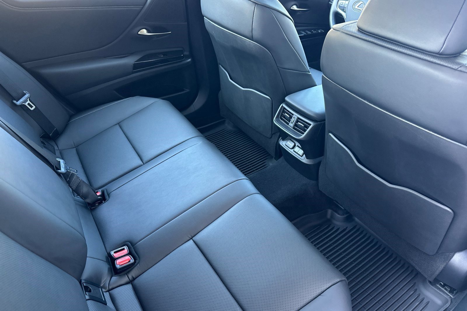 Certified 2025 Lexus ES 300h w/ Premium Package image 32