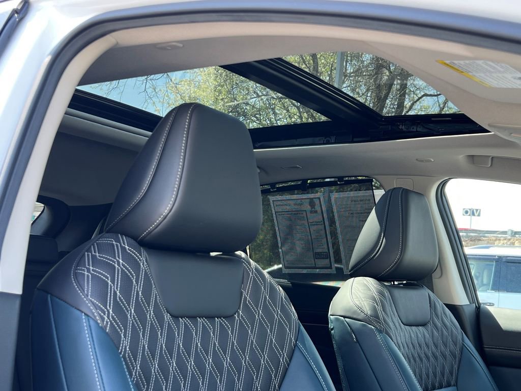 Used 2025 Nissan Murano Platinum w/ Cargo Package image 9