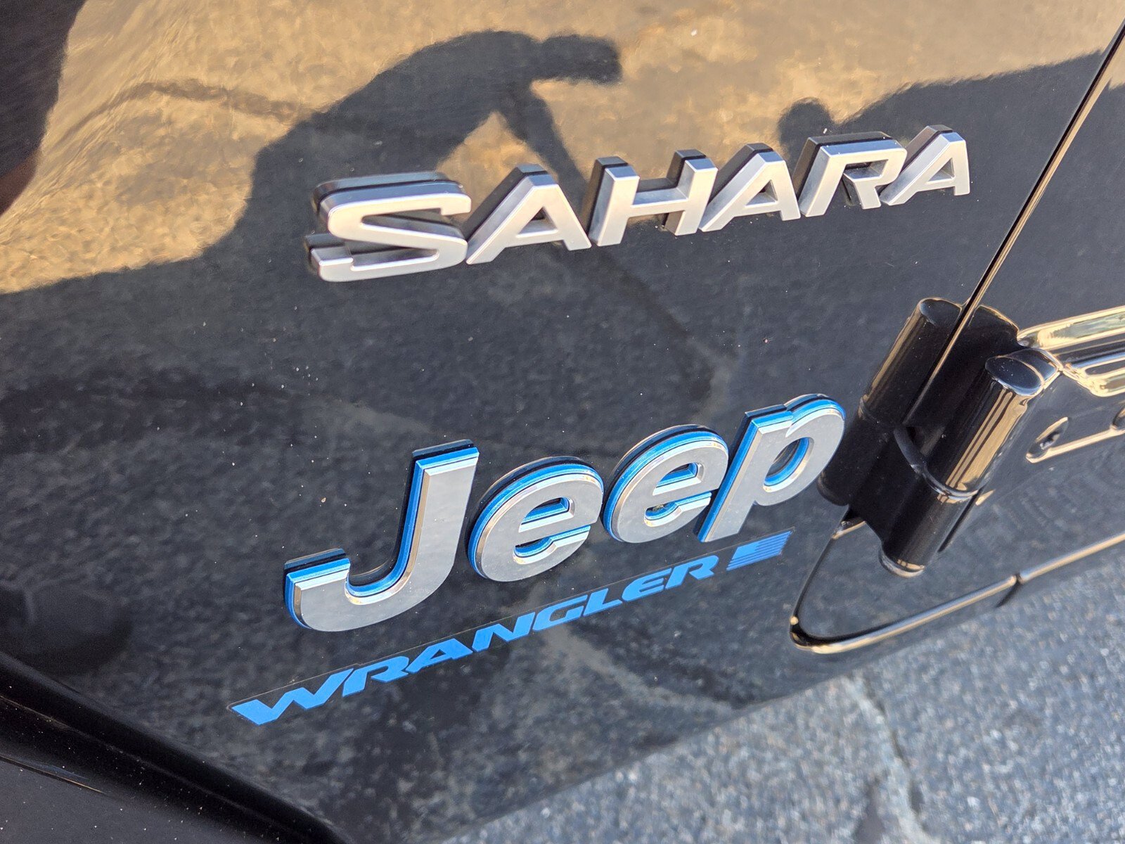 Used 2024 Jeep Wrangler Unlimited Sahara AWD/4WD image 18