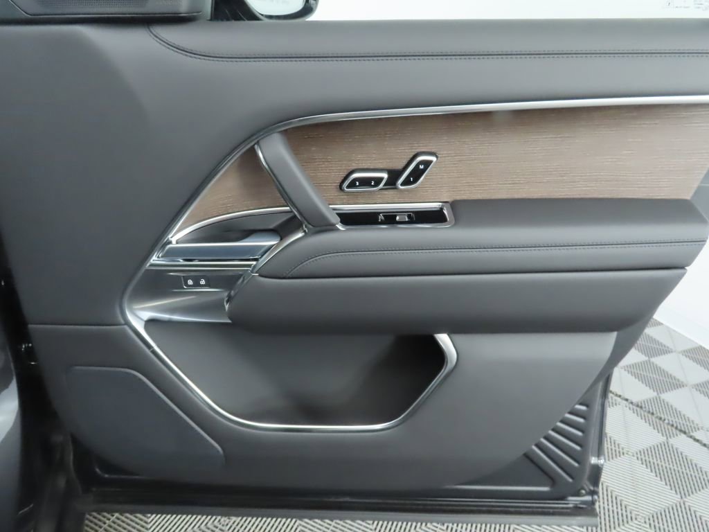 New 2025 Land Rover Range Rover Long Wheelbase SE image 26