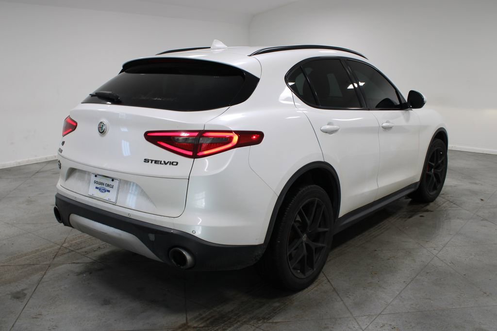 Used 2018 Alfa Romeo Stelvio Ti Sport image 9