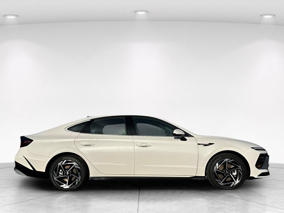 New 2026 Hyundai Sonata SEL FWD image 3