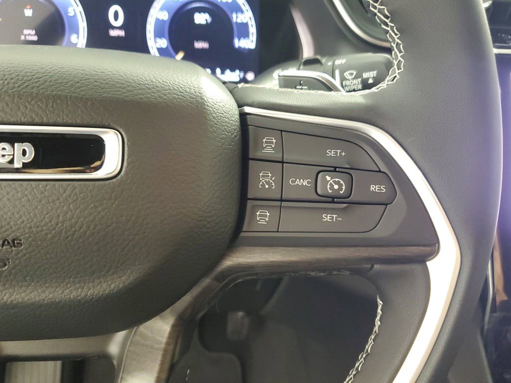 New 2025 Jeep Grand Cherokee Limited w/ Black Appearance Package image 24