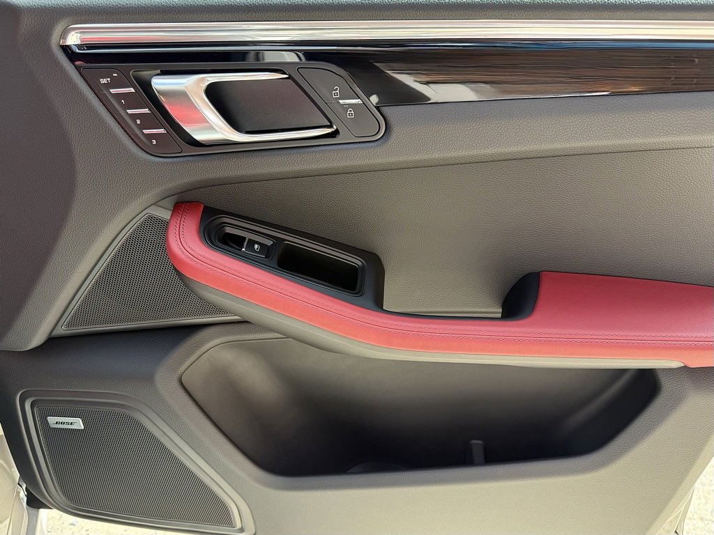 New 2026 Porsche Macan image 22