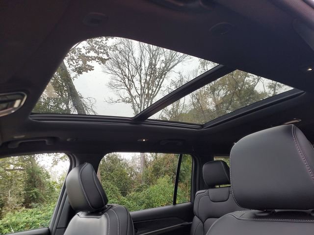 New 2025 Jeep Grand Cherokee L Limited w/ Black Appearance Package image 28