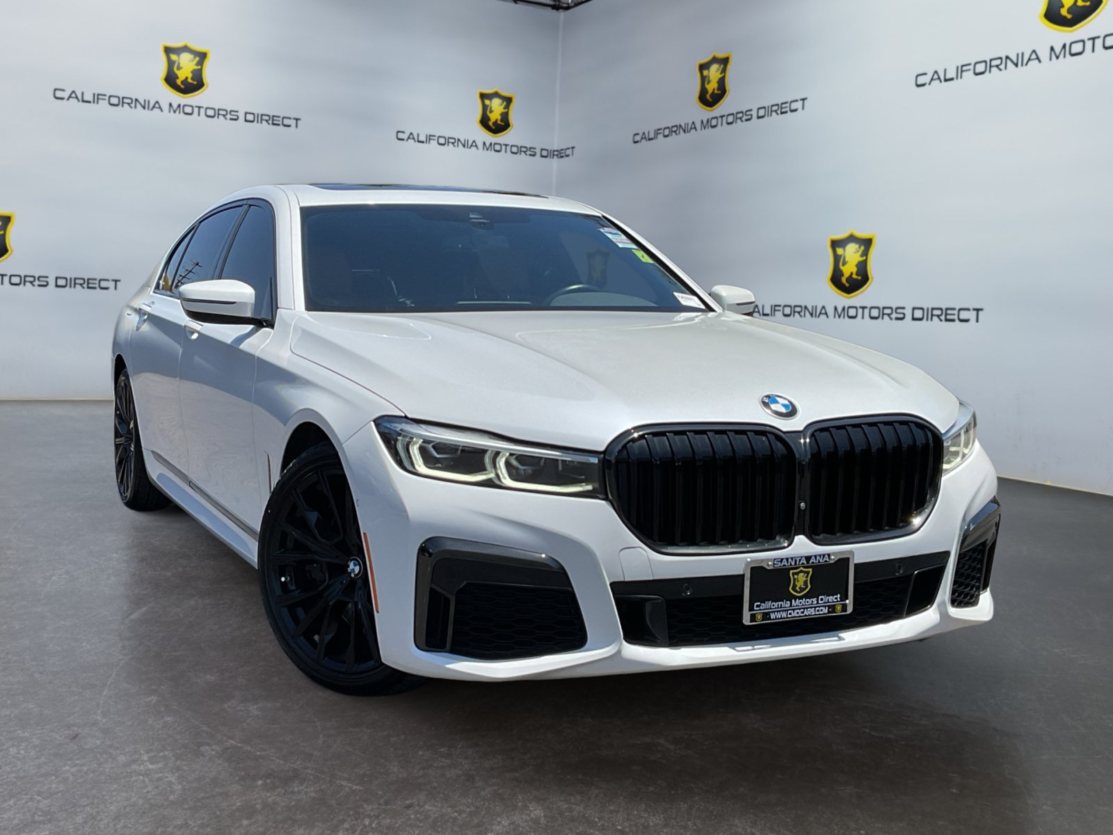 Used 2022 BMW 740i w/ M Sport Package RWD image 3