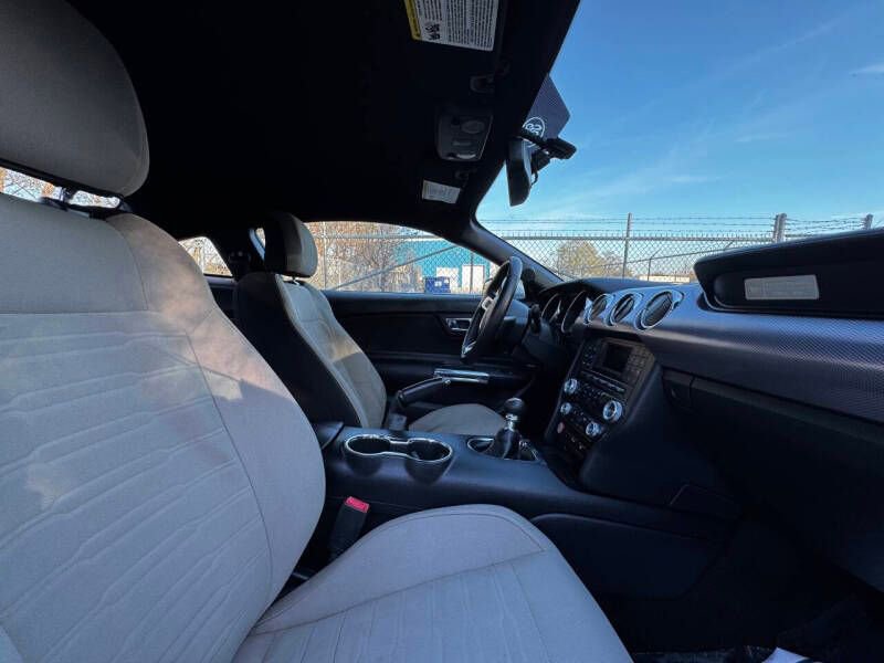 Used 2016 Ford Mustang Coupe image 14