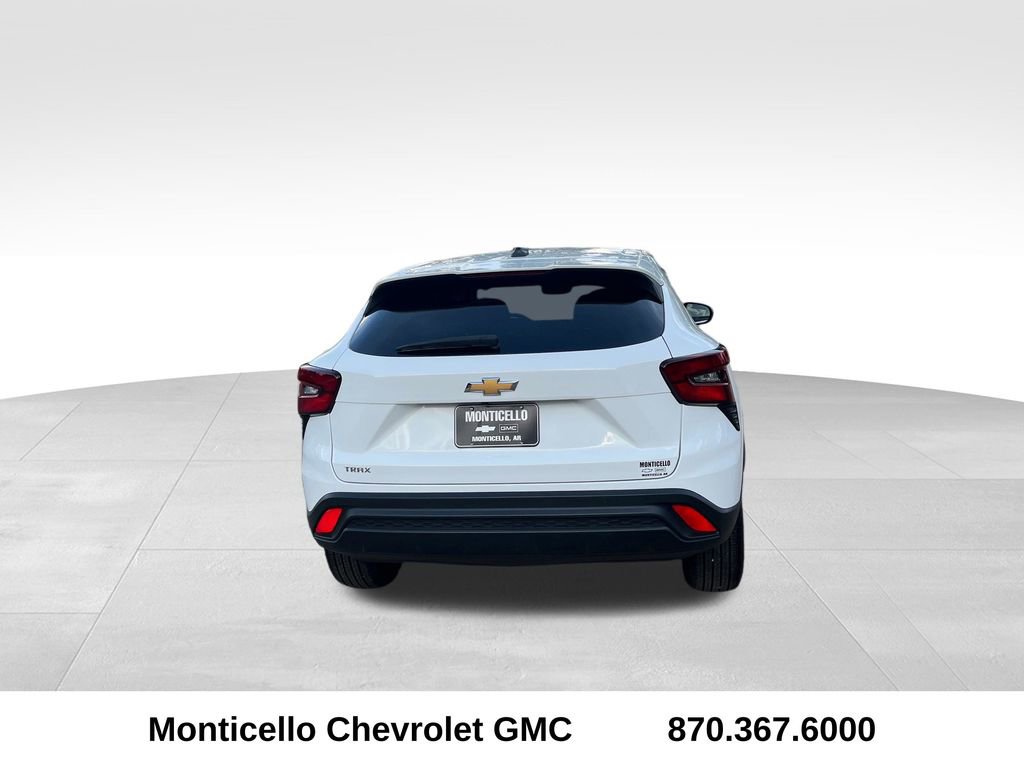 Used 2025 Chevrolet Trax LS image 4