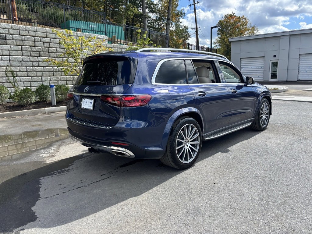 Used 2025 Mercedes-Benz GLS 580 4MATIC image 5