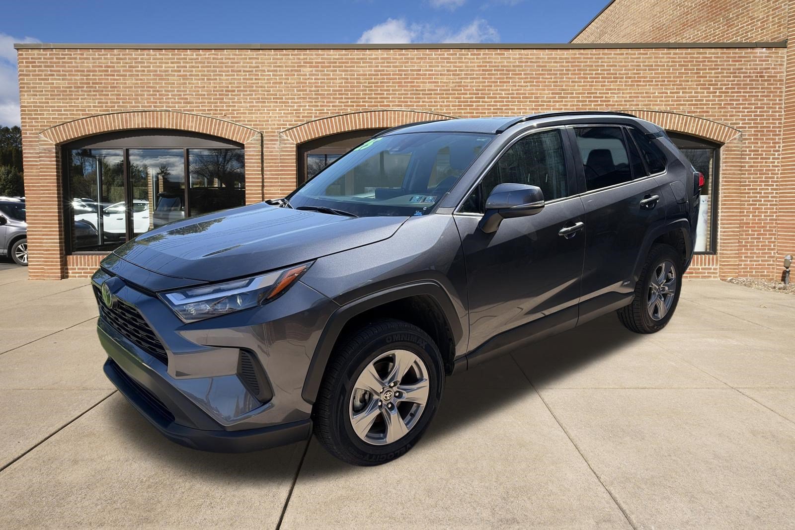 Used 2025 Toyota RAV4 XLE AWD/4WD image 8