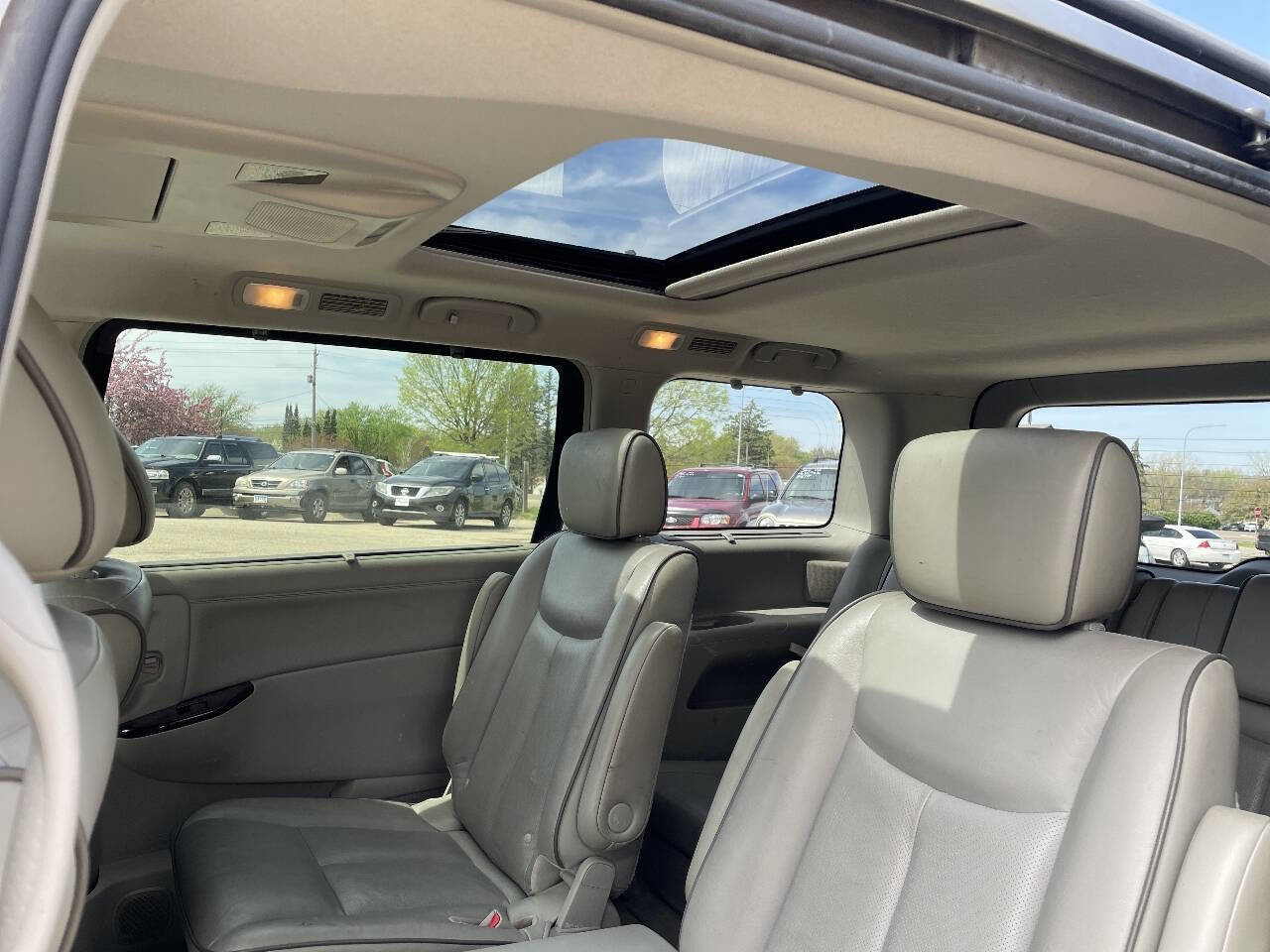 Used 2012 Nissan Quest LE FWD image 19