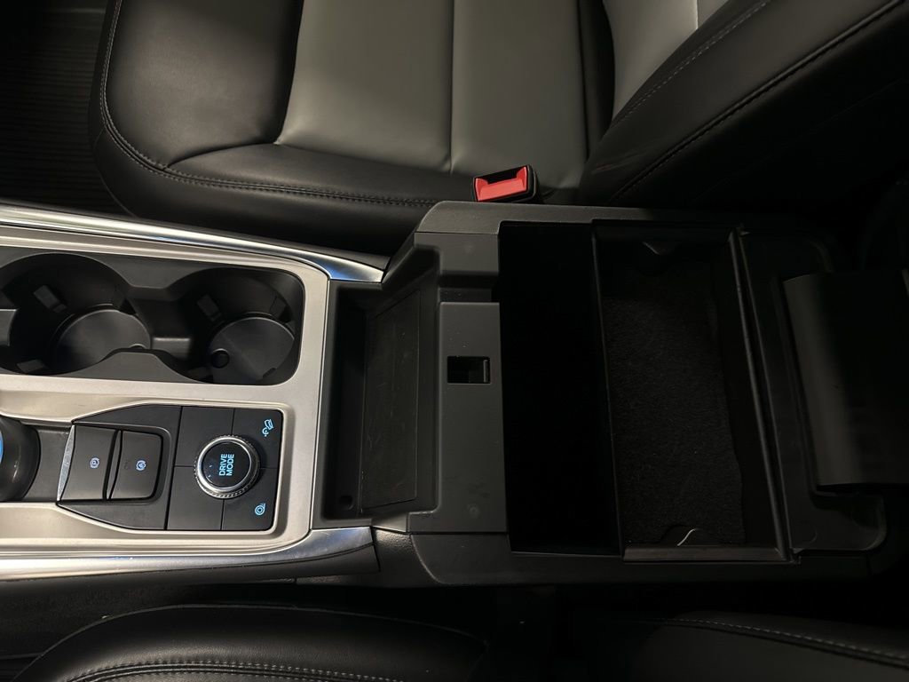 Used 2022 Ford Explorer XLT w/ Equipment Group 202A image 27