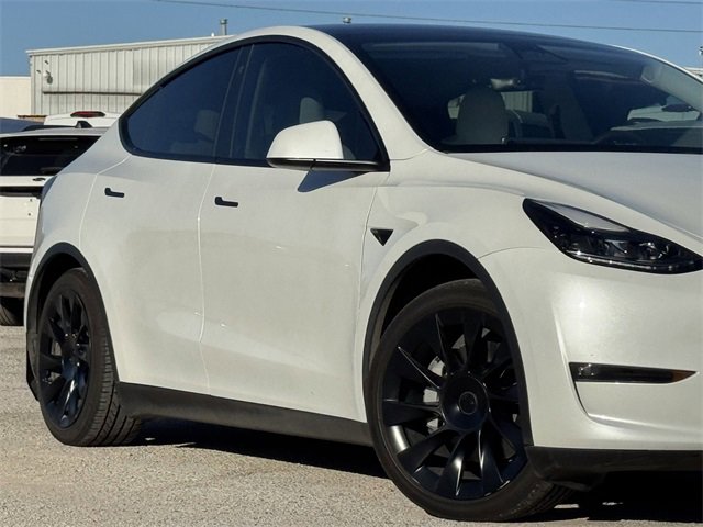Used 2023 Tesla Model Y Long Range image 3