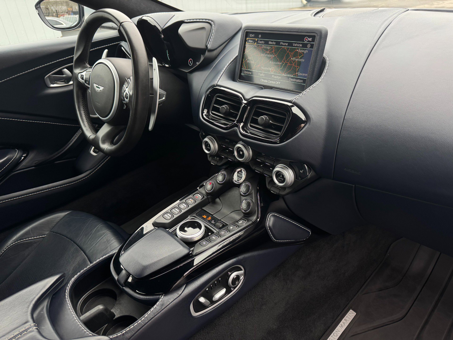 Used 2020 Aston Martin V8 Vantage Coupe image 27