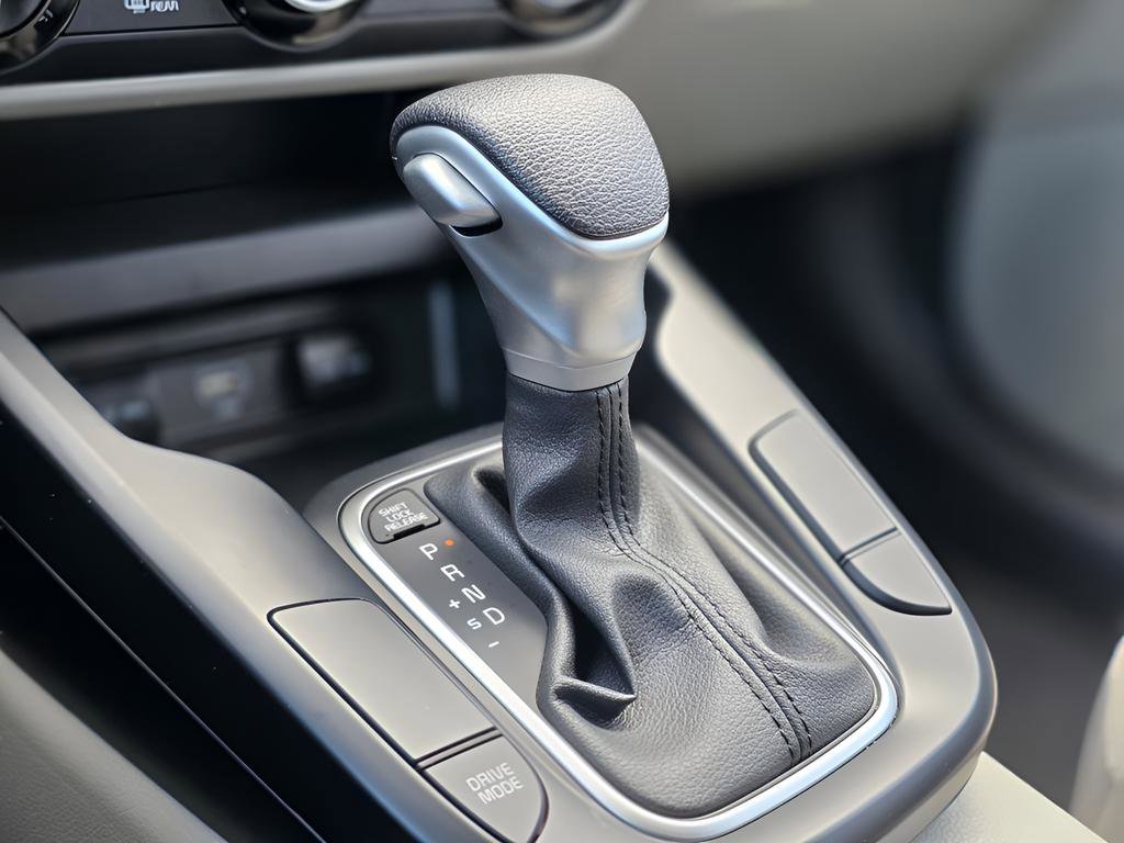 Used 2025 Kia Soul LX image 32