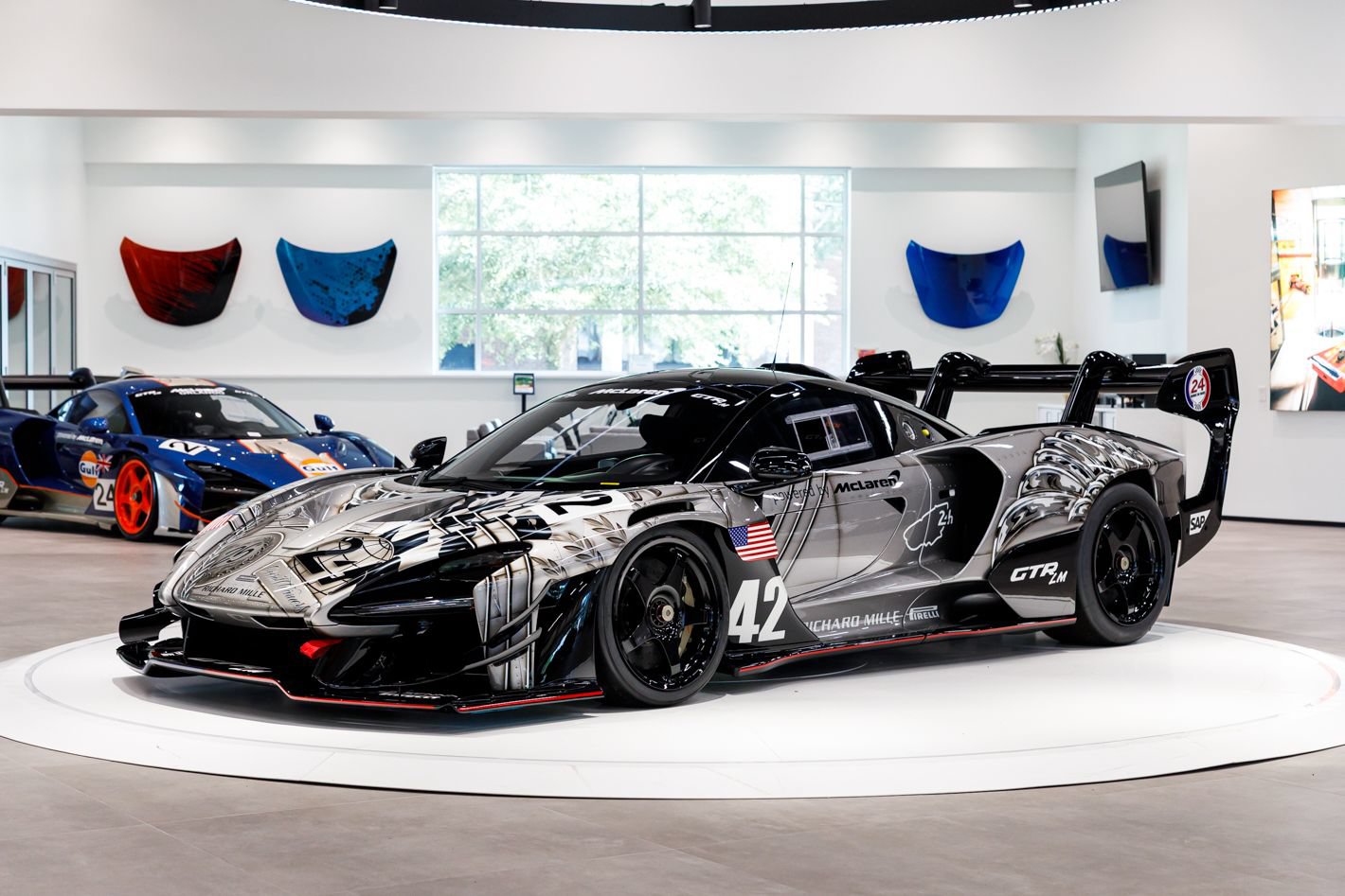 Used 2020 McLaren Senna RWD image 5