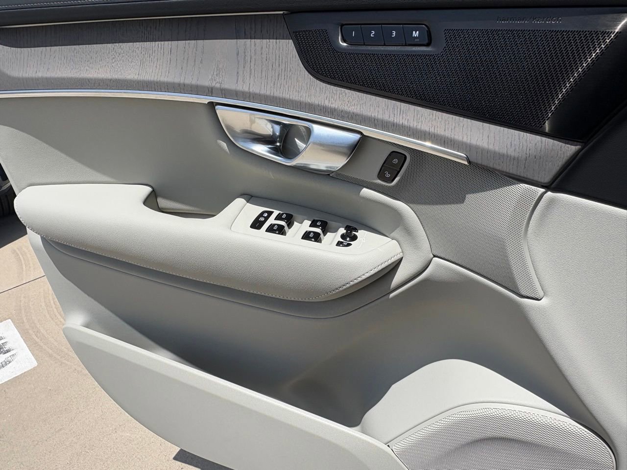 New 2026 Volvo XC90 B6 Ultra w/ Protection Package image 15