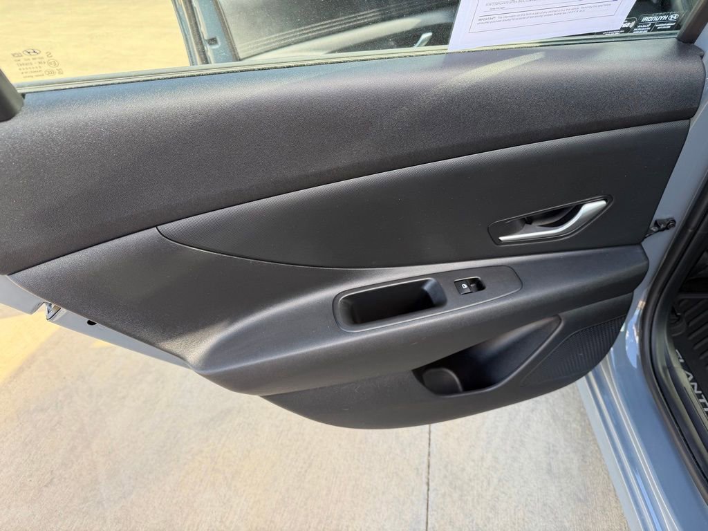 Used 2022 Hyundai Elantra SEL w/ Preferred Accessory Package image 14