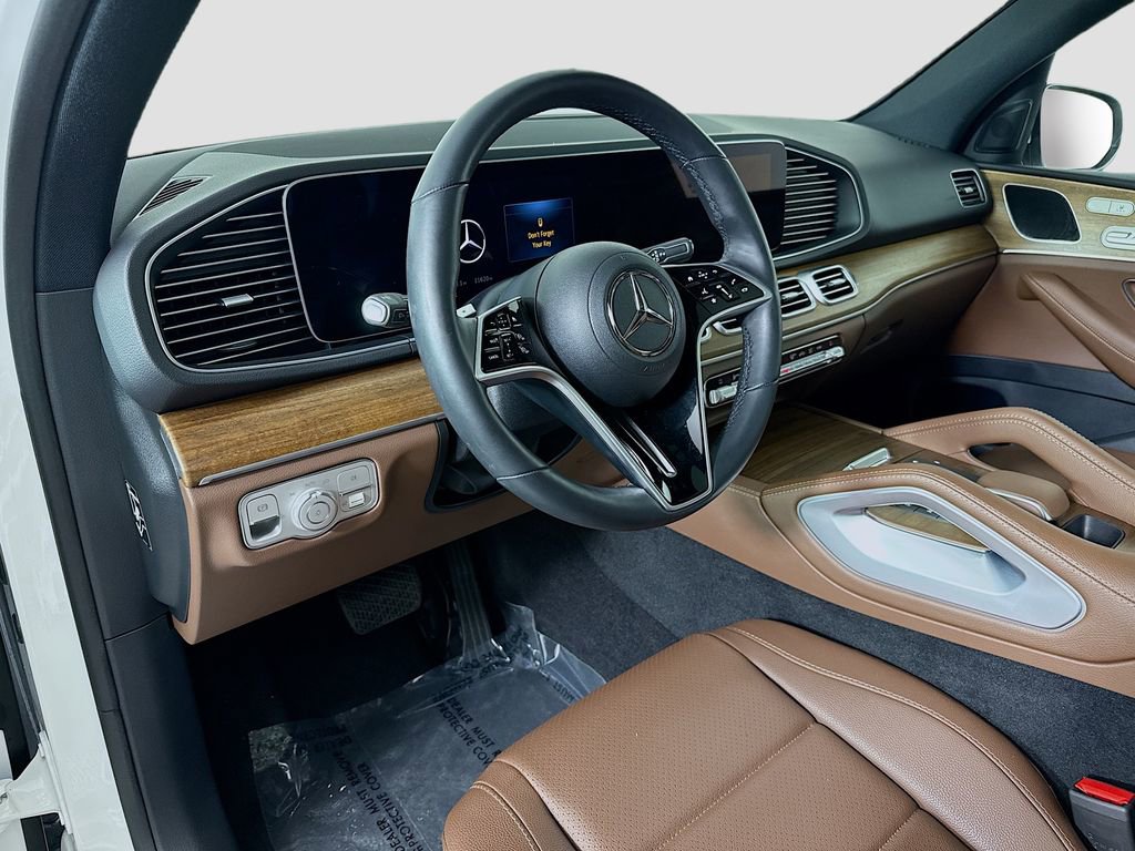 Used 2025 Mercedes-Benz GLE 350 4MATIC w/ Winter Package image 9