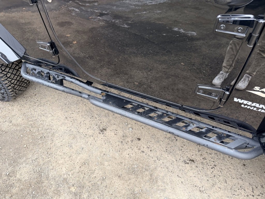 Used 2013 Jeep Wrangler Unlimited Sahara image 15