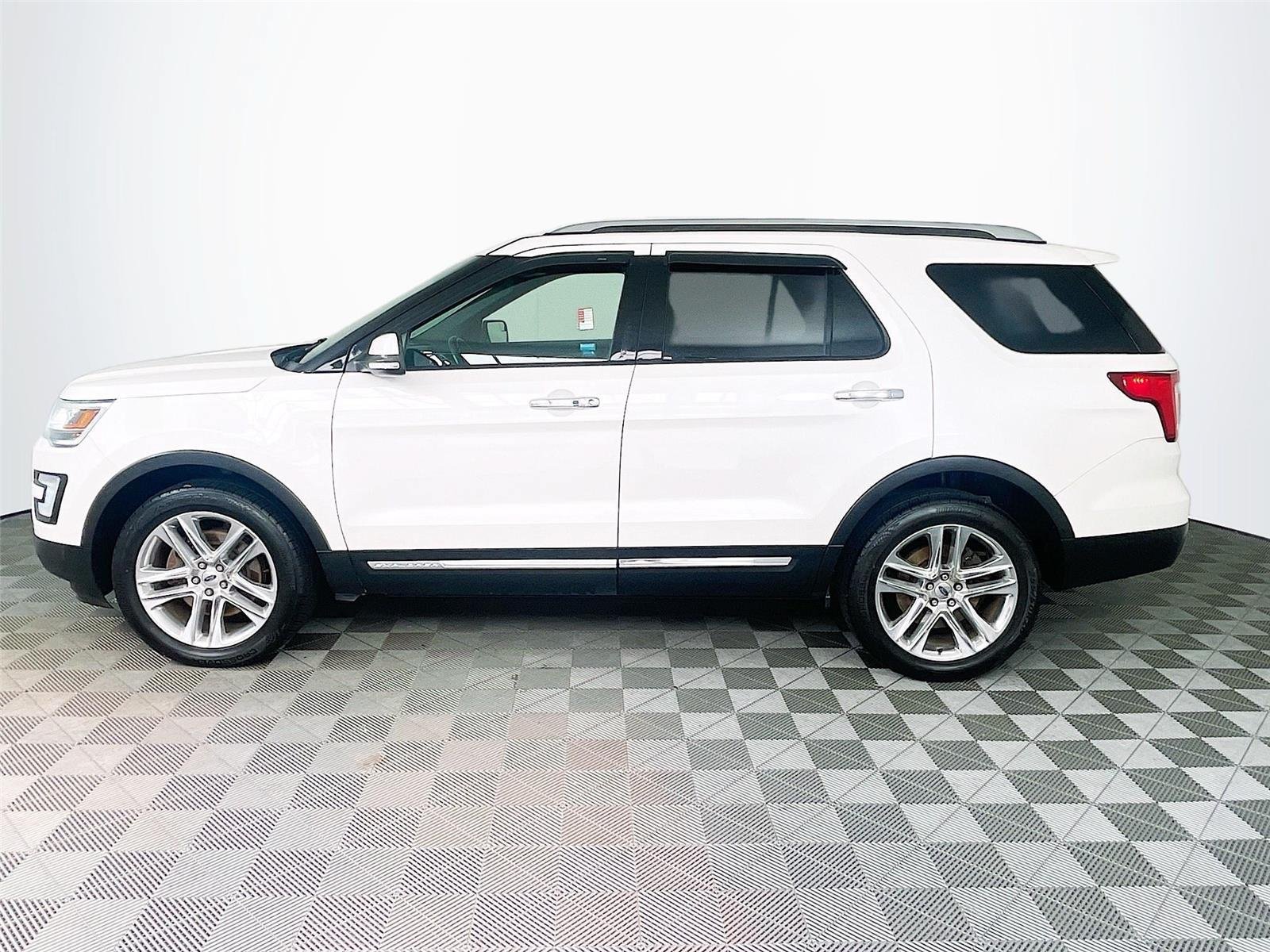 Used 2017 Ford Explorer Limited AWD/4WD image 4
