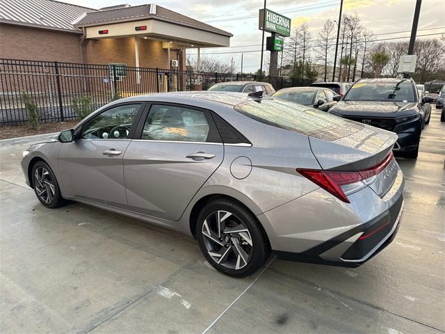 Used 2025 Hyundai Elantra Limited image 5