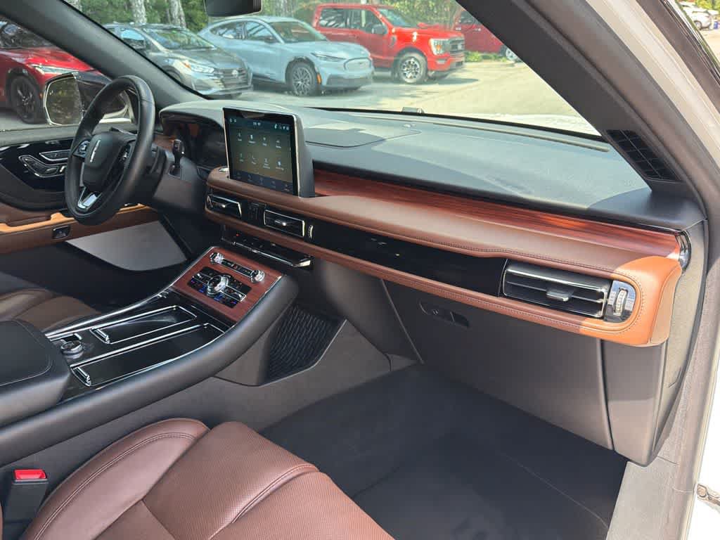 Used 2024 Lincoln Aviator Reserve w/ Equipment Group 201A AWD/4WD image 13