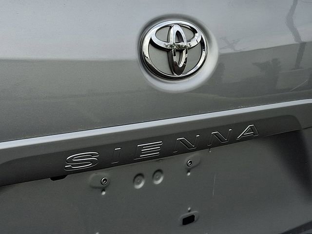 Used 2020 Toyota Sienna LE FWD image 28