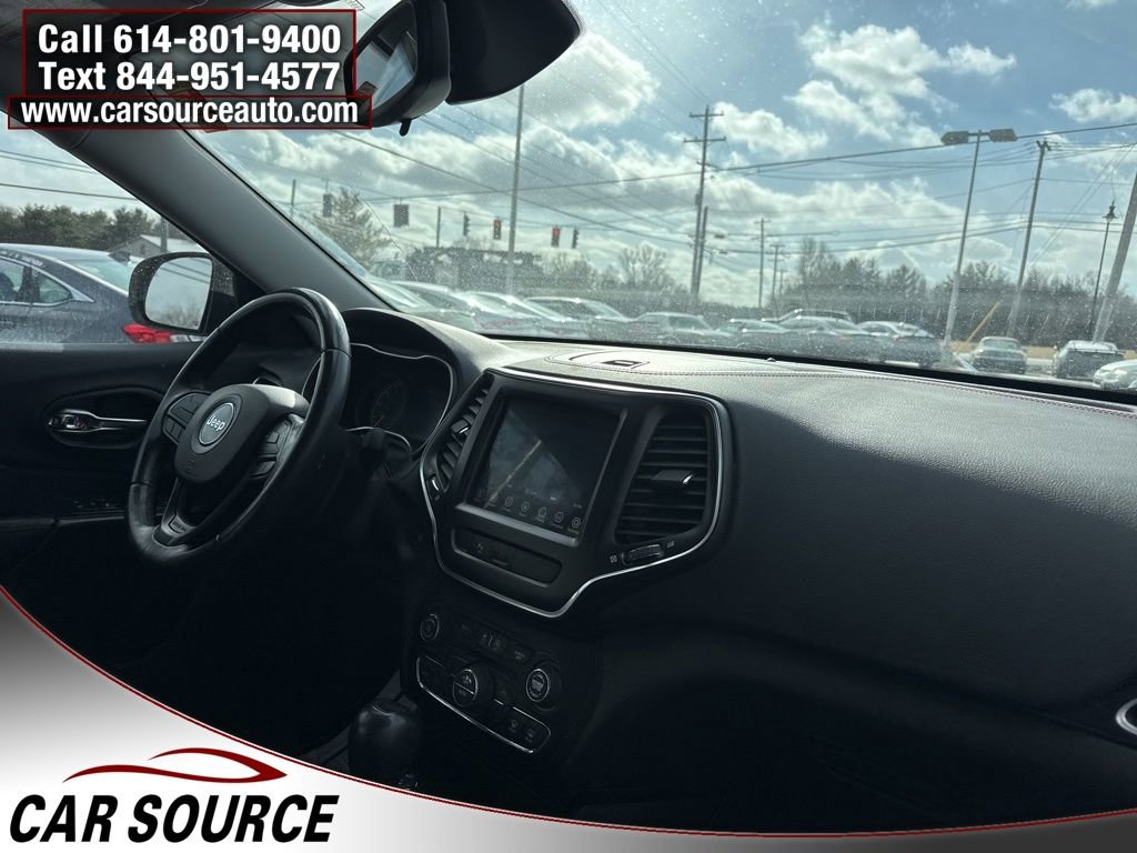 Used 2019 Jeep Cherokee Trailhawk AWD/4WD image 38