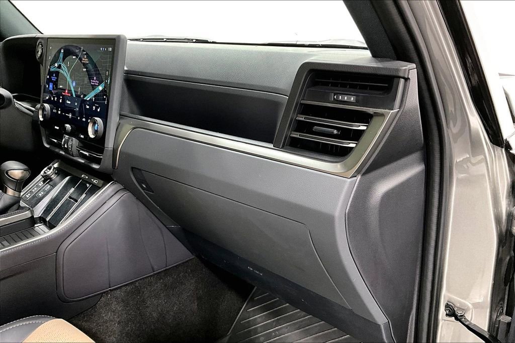 Used 2025 Lexus GX 550 image 19