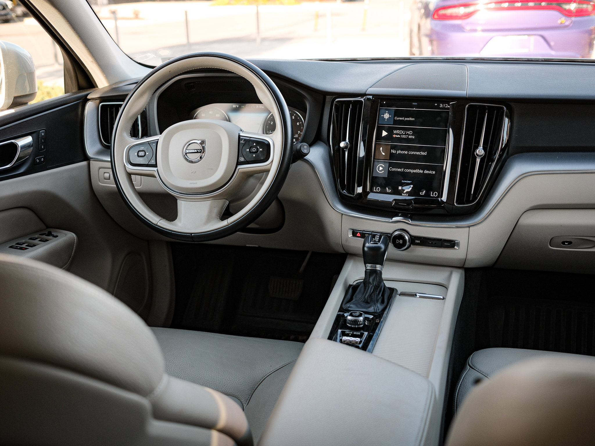 Used 2020 Volvo XC60 T6 Momentum image 29