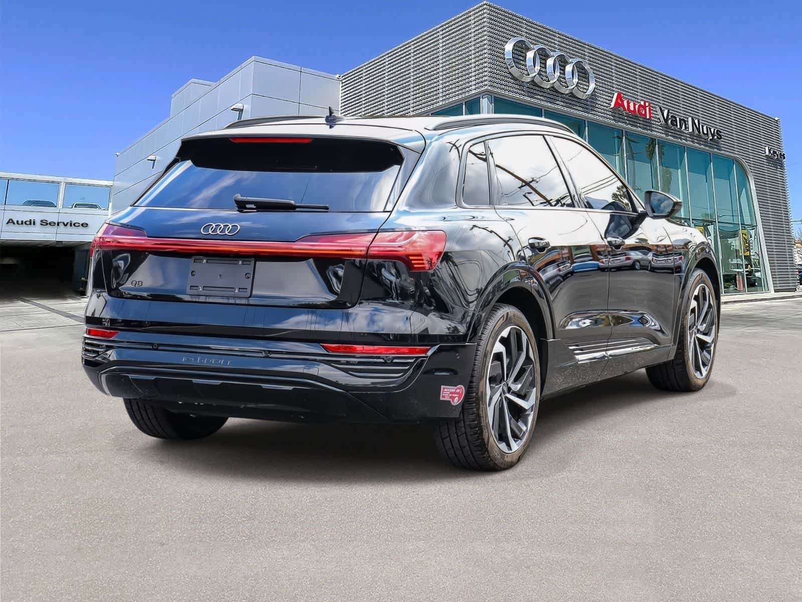 Used 2024 Audi Q8 e-tron Premium Plus AWD/4WD image 4